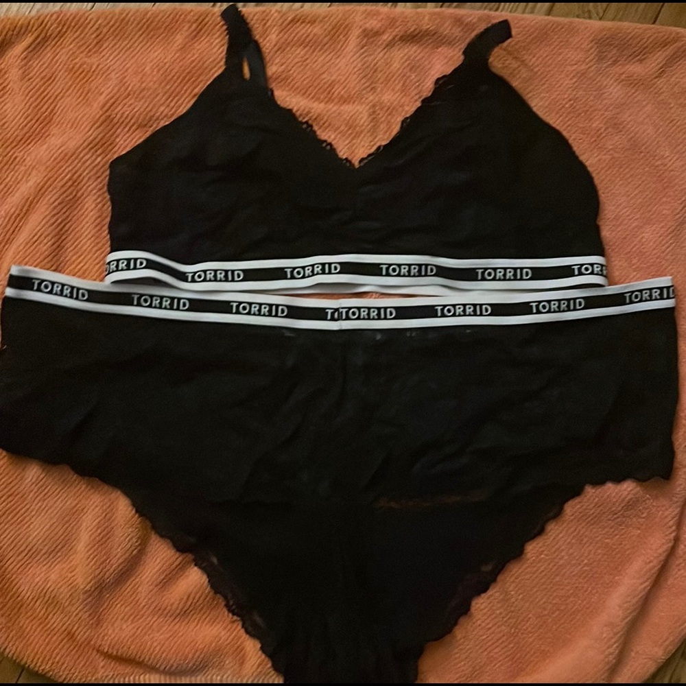 Black & White Torrid panties set. 👙